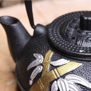 Teiera in ghisa nera decorata 600 ml