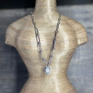 Collana con cuore sacro